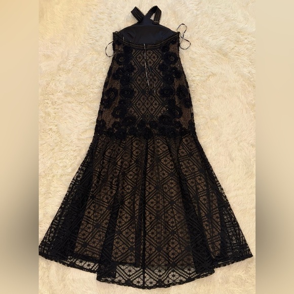 NEW Tadashi Shoji Lakota Embroidered Halter Black Gown    Sz 10 - Picture 6 of 7